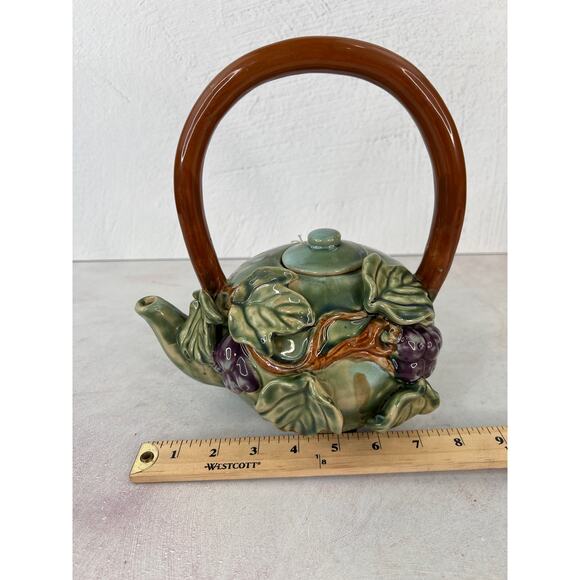 Vintage Ceramic Grape‎ & Grape Vine Tea Pot/ 9 inches long & 8 inches wide. - Picture 5 of 9